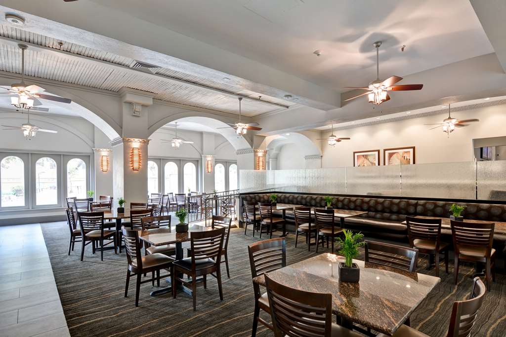 Фото Embassy Suites by Hilton Miami International Airport