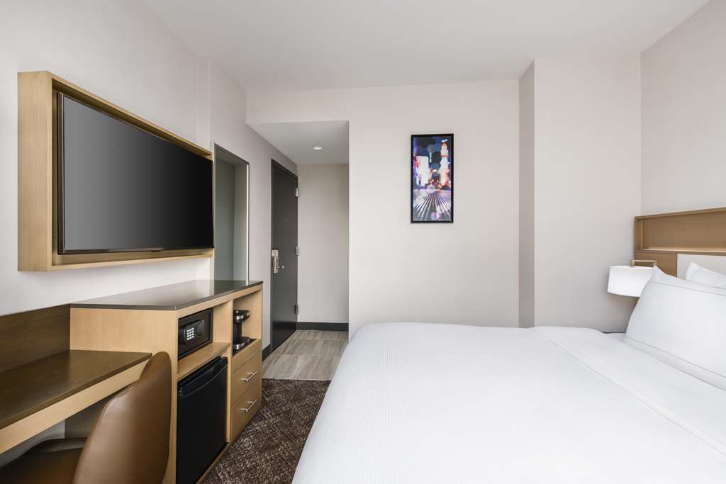 Фото Doubletree by Hilton New York Times Square South