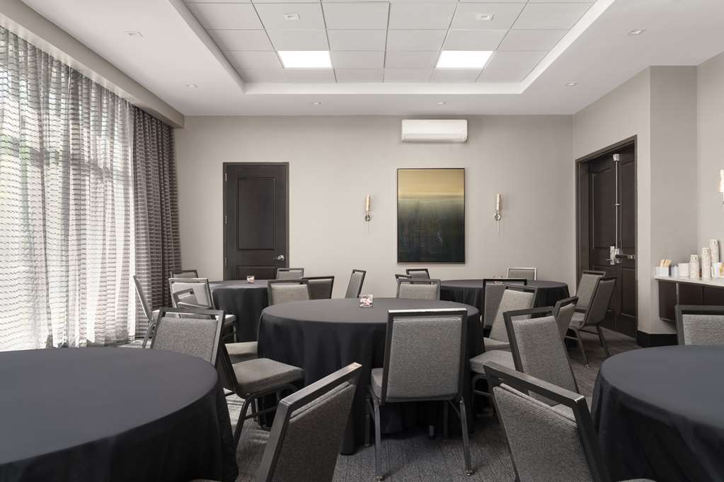 Фото Hampton Inn & Suites Worcester