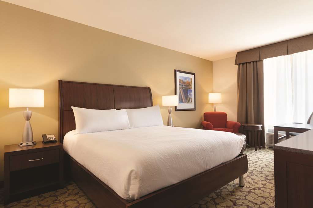 Фото Hilton Garden Inn Boston Logan Airport