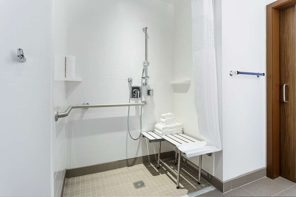 Фото Hampton Inn & Suites Santa Monica
