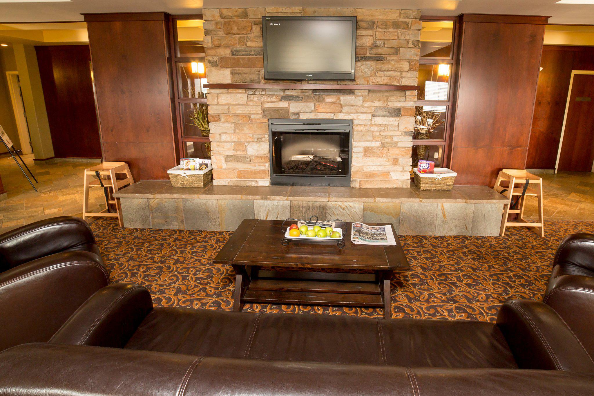 Фото Holiday Inn Express & Suites Drayton Valley