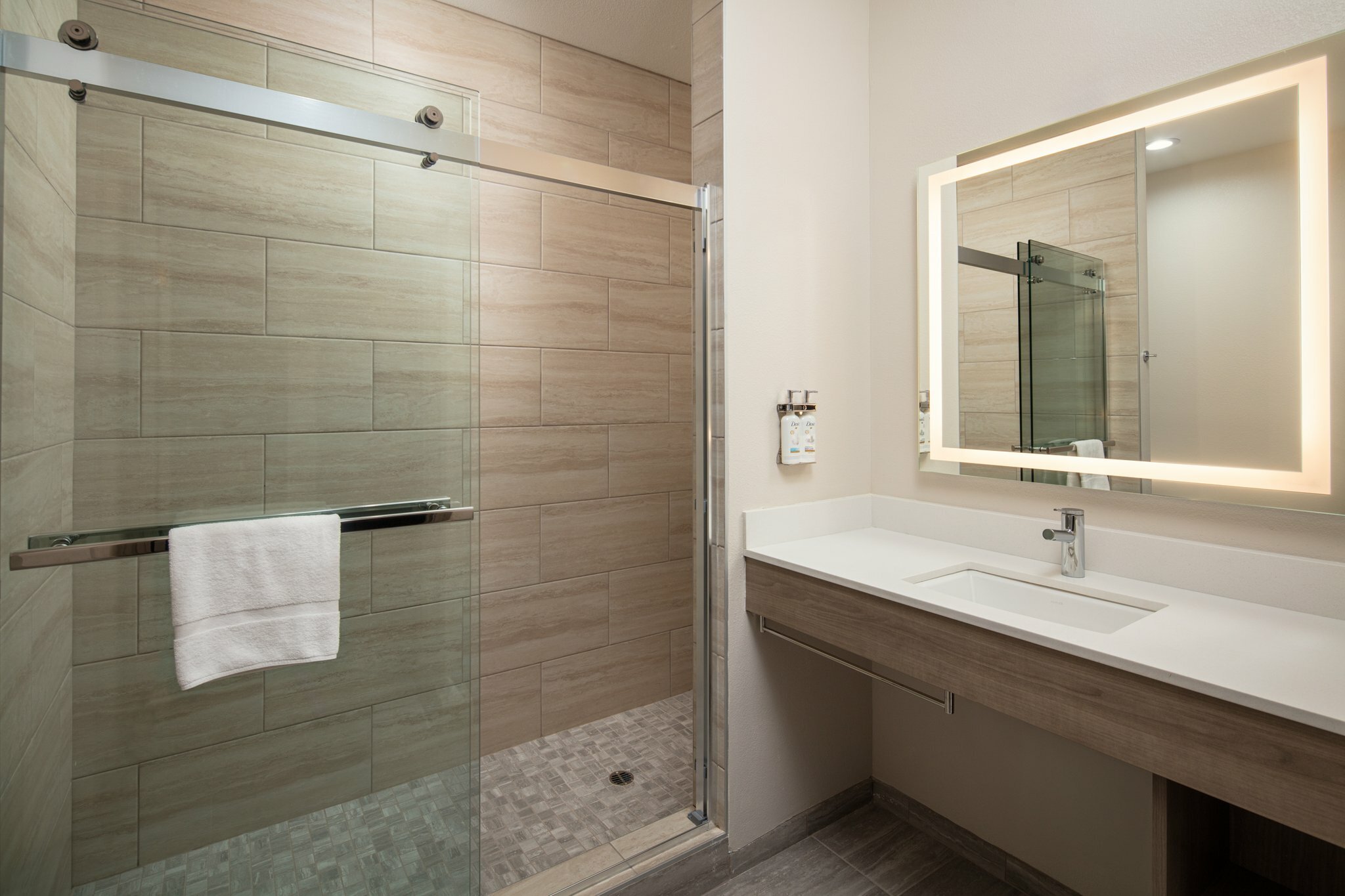 Фото Holiday Inn Express Hotel & Suites Ventura, an Ihg Hotel