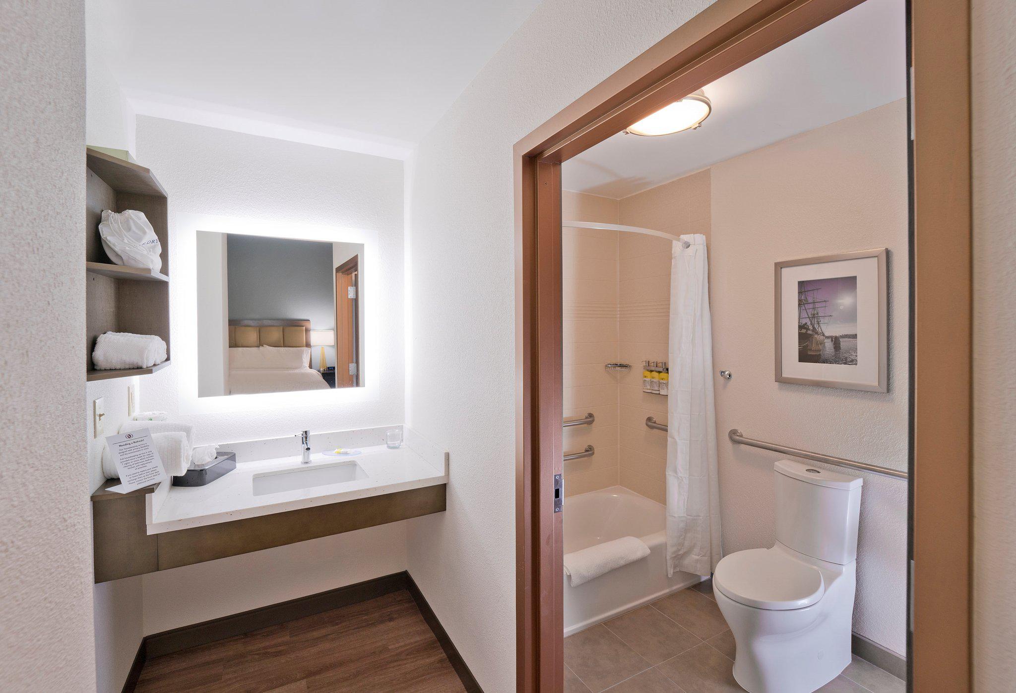 Фото Candlewood Suites Baltimore - Inner Harbor, an Ihg Hotel
