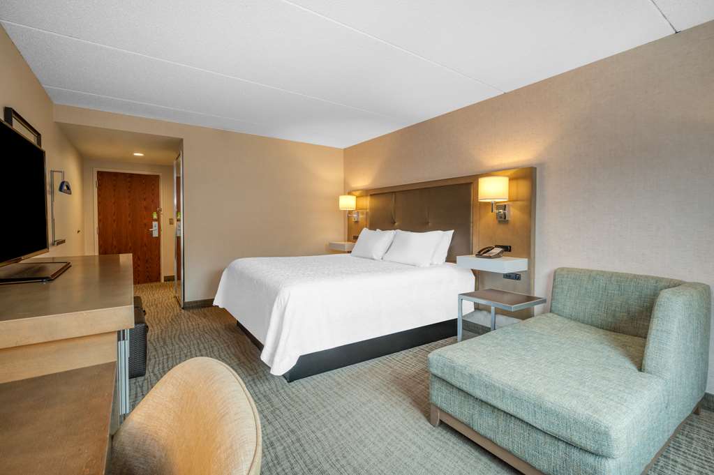 Фото Hampton Inn Raynham Taunton