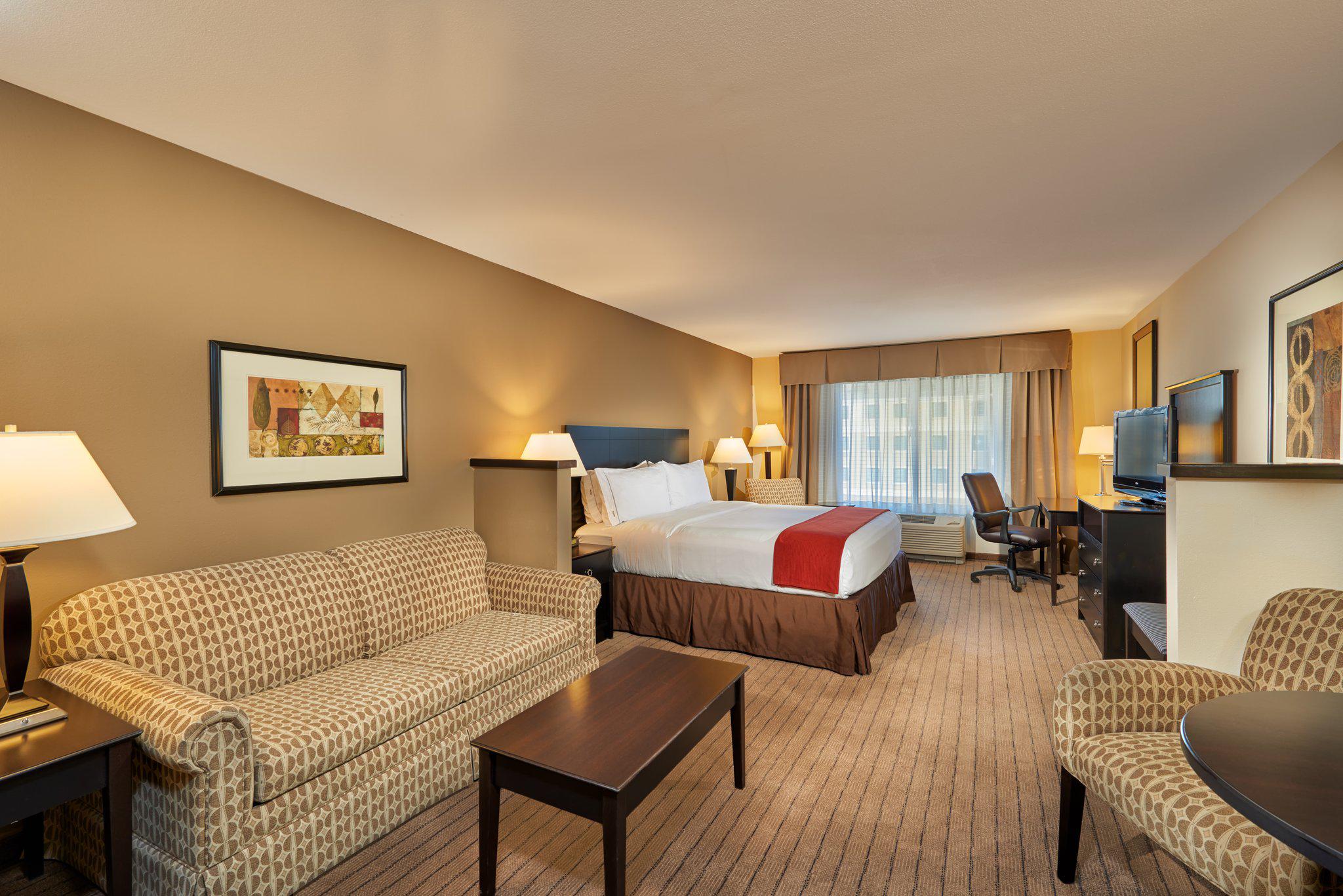 Фото Holiday Inn Express & Suites El Paso Airport Area, an Ihg Hotel