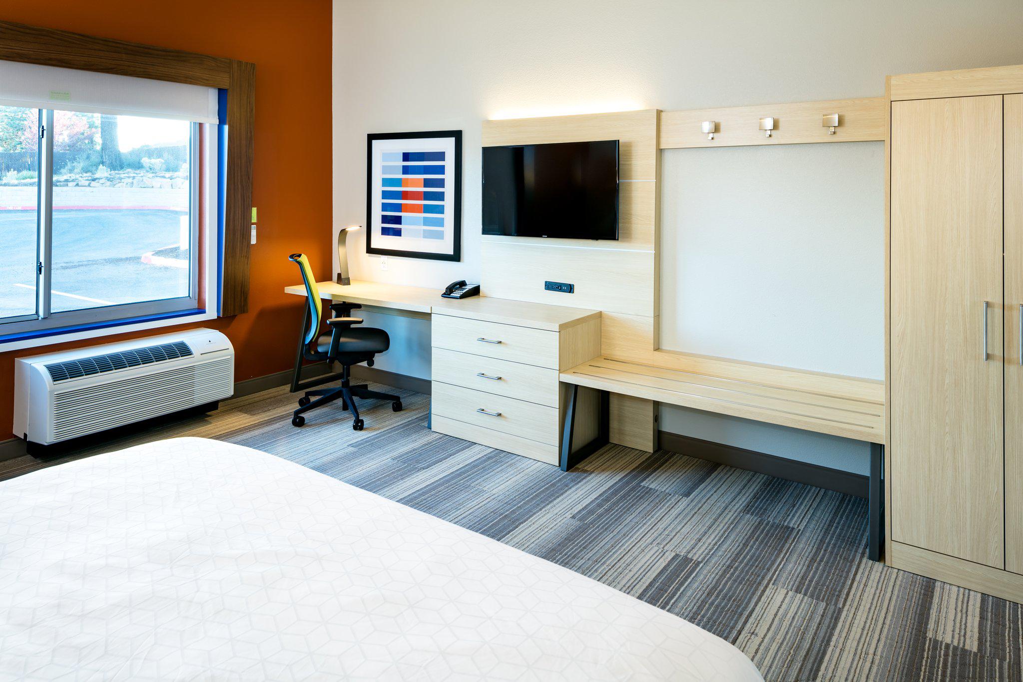 Фото Holiday Inn Express & Suites Bend South, an Ihg Hotel