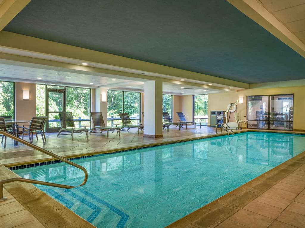 Фото Hampton Inn Raynham Taunton