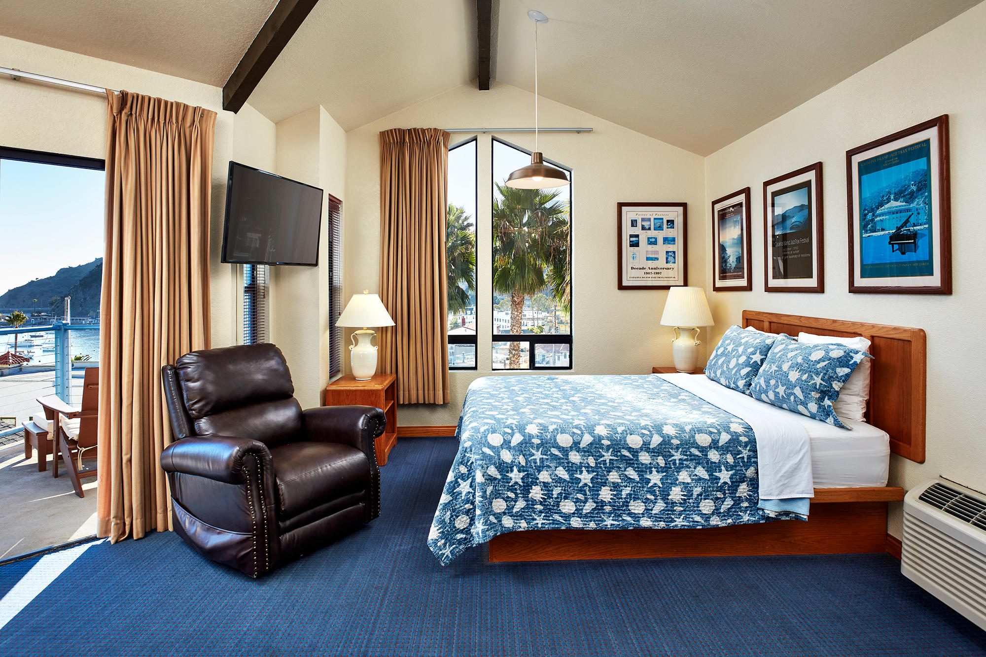 Фото Seaport Village Inn Avalon