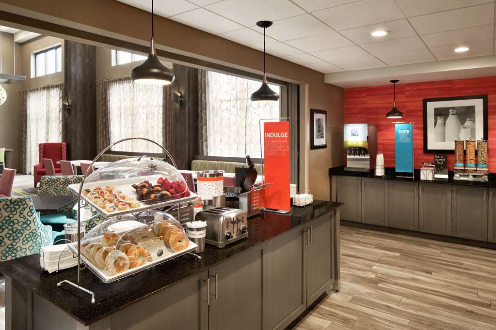 Фото Hampton Inn & Suites St. Louis/Alton