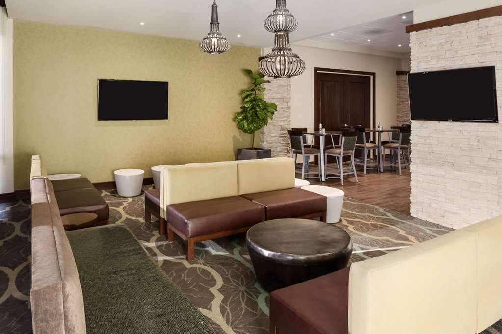 Фото Embassy Suites Hotel Dallas Market Center