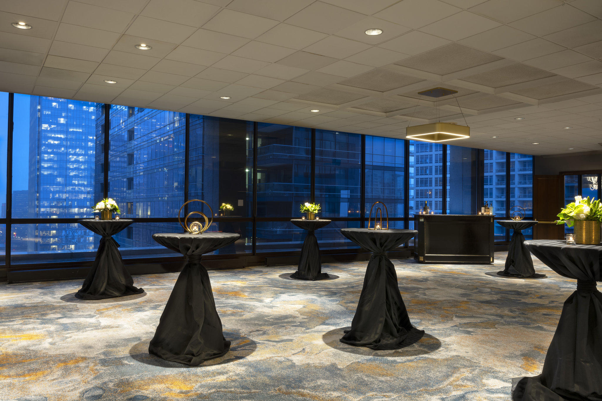 Фото Holiday Inn Chicago Dwtn Wolf Point, an Ihg Hotel