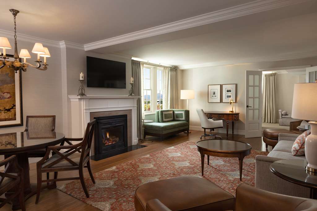 Фото Hotel Roanoke & Conference Ctr, Curio Collection by Hilton
