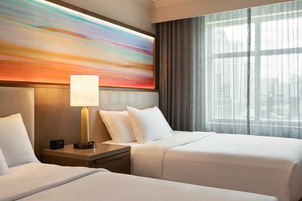 Фото Embassy Suites Tampa Downtown