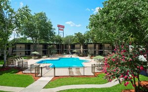 Гостиница Ramada Hotel & Conference Center by Wyndham Jacksonville