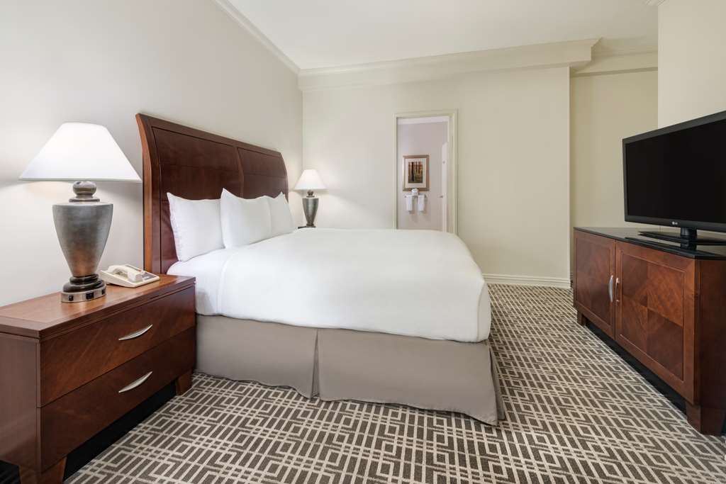 Фото Hilton Houston Post Oak by The Galleria