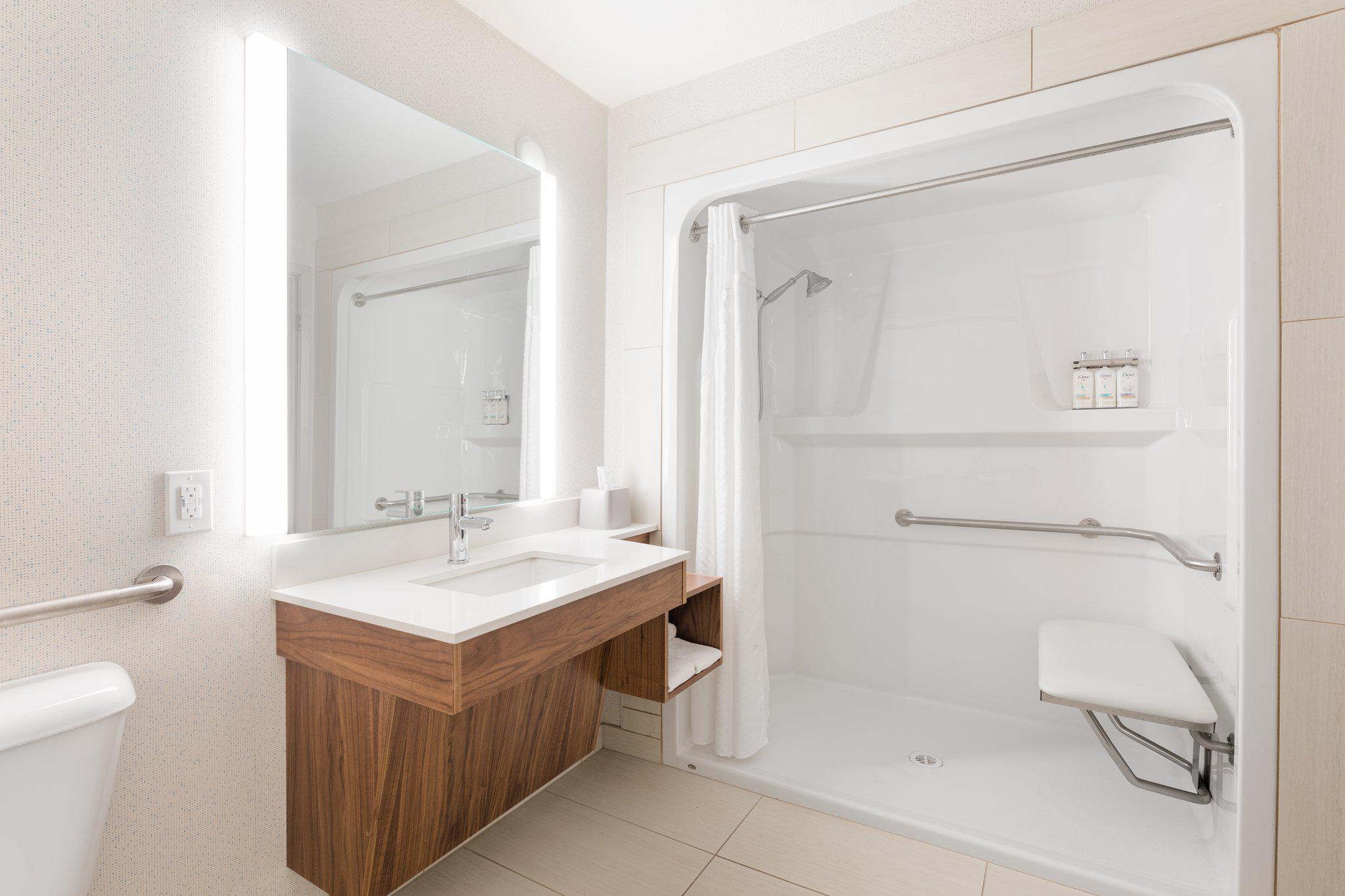 Фото Holiday Inn Express Grande Prairie by IHG