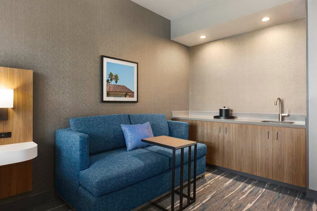Фото Hampton Inn & Suites San Mateo-San Francisco Airport