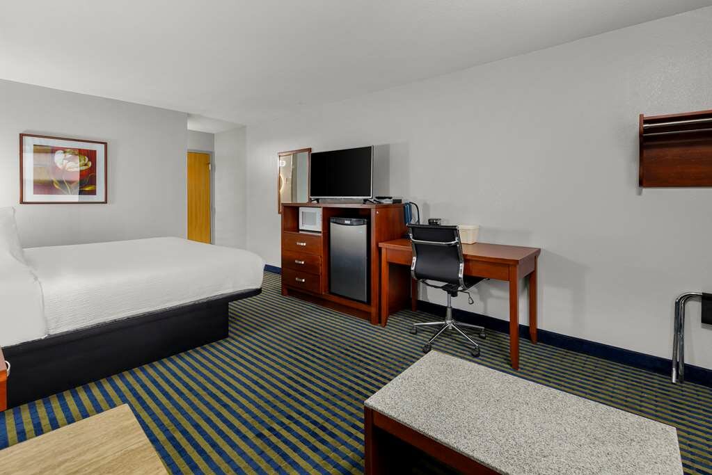 Фото SureStay Plus by Best Western Brooks