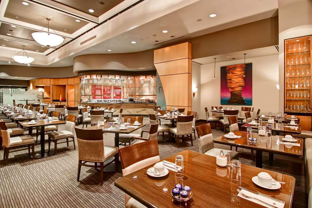 Фото DoubleTree by Hilton Hotel Toronto Downtown