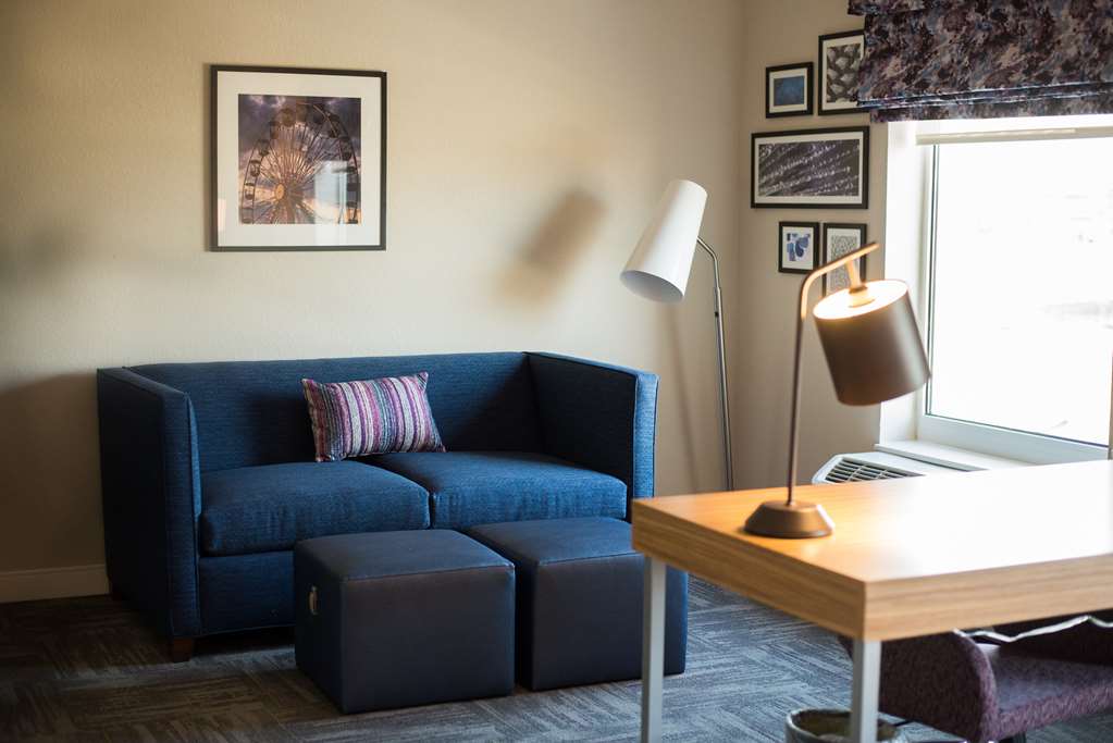 Фото Hampton Inn & Suites by Hilton Warrington Horsham