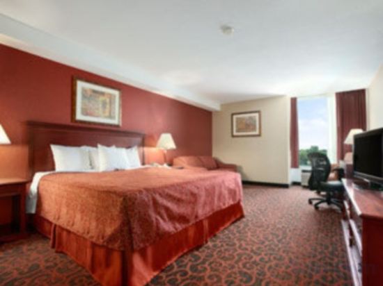 Фото Ramada by Wyndham Niagara Falls/Fallsview