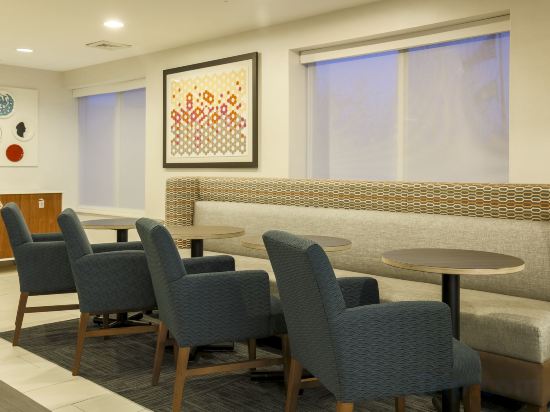 Фото Holiday Inn Express Rochester Ne- Irondequoit, an Ihg Hotel