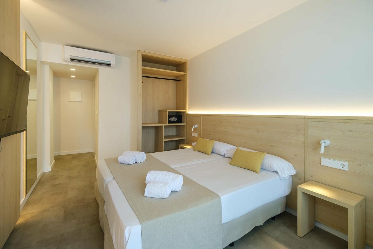 Фото Hotel Cabot Cala Ferrera