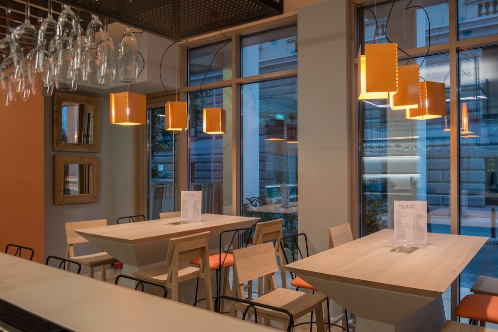 Фото Casual Kubic Athens Hotel
