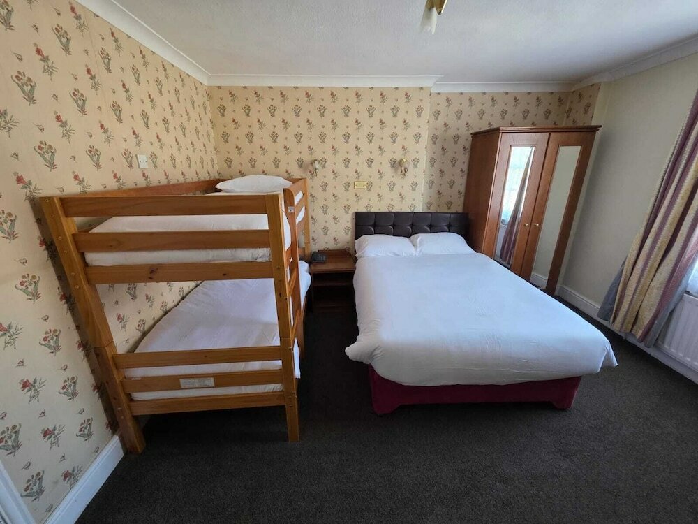 Фото The Castle Hotel Tamworth