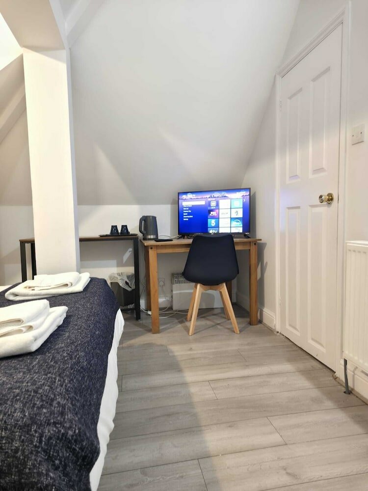 Фото Golders Park Hotel