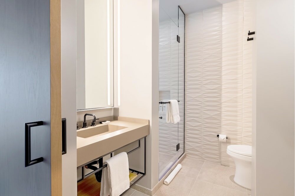 Фото The Shay, a Destination by Hyatt Hotel