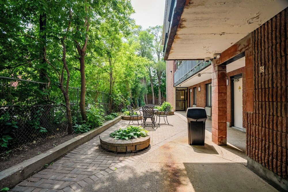 Фото Monte Carlo Inn Toronto West Suites