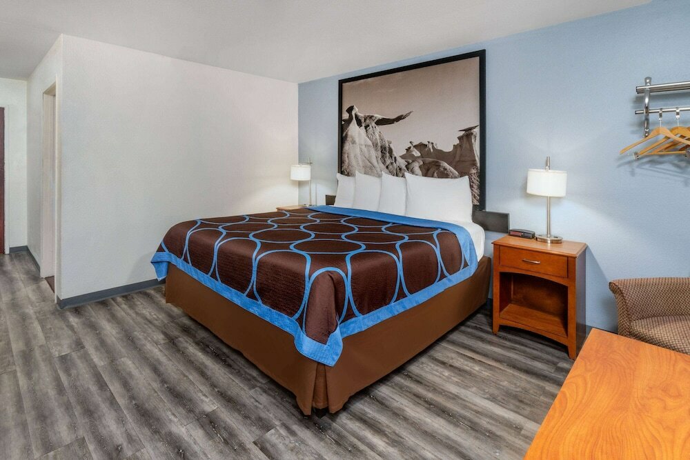 Фото Super 8 by Wyndham Clayton
