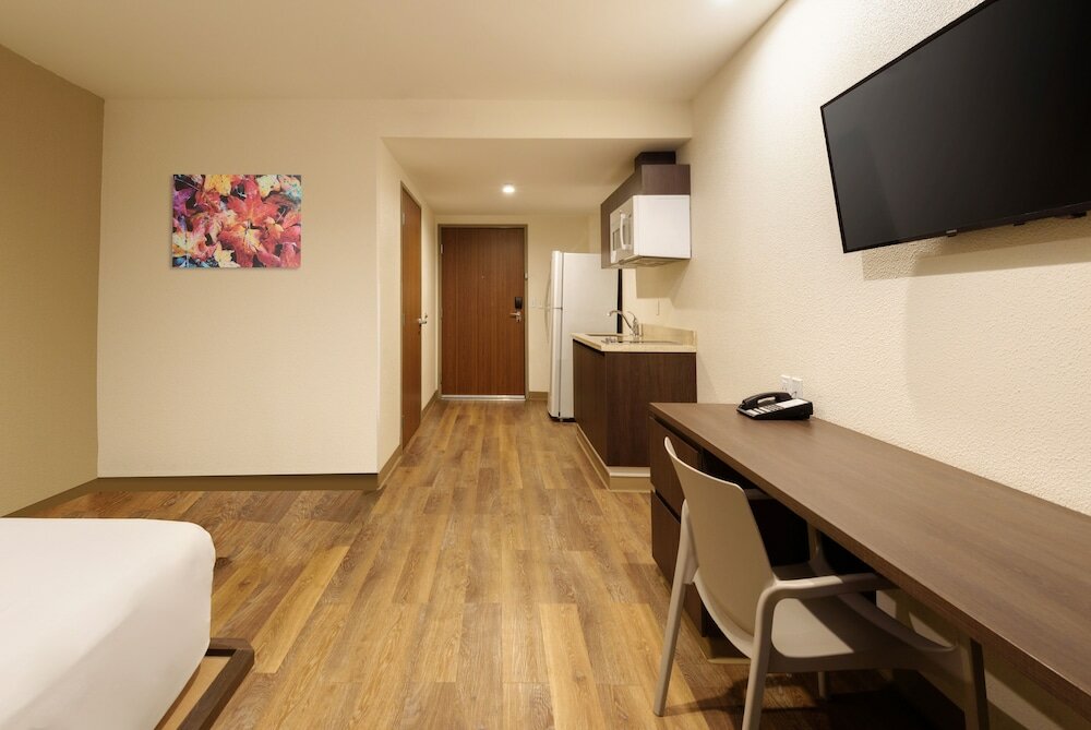 Фото Extended Suites Tijuana Macroplaza Hotel