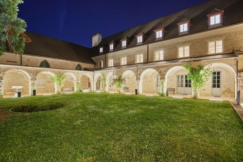 Гостиница Appart'hôtel Odalys City Dijon Centre Les Cordeliers в Боне