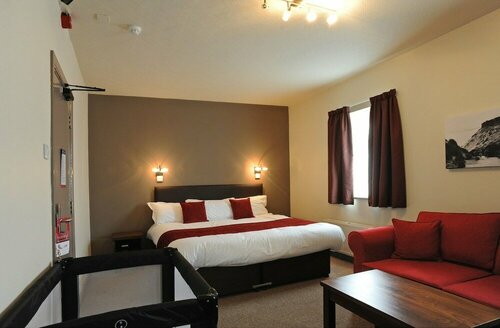 Внешний вид отеля The Spyglass and Kettle в Борнмуте, фото 3