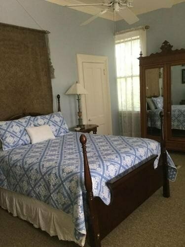 Гостиница Flowertown Bed & Breakfast в Саммервилле