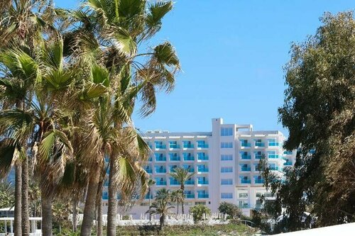 Гостиница Nissiblu Beach Resort в Айя-Напе