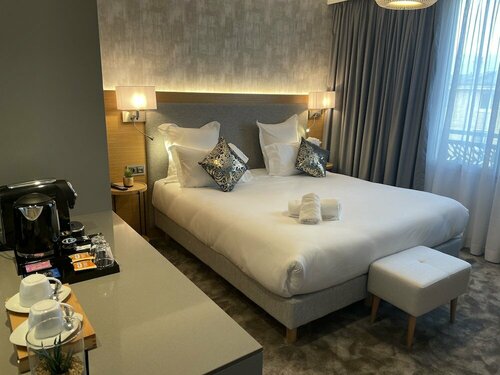 Гостиница Brit Hotel Paris Orly в Л'Э-ле-Розе