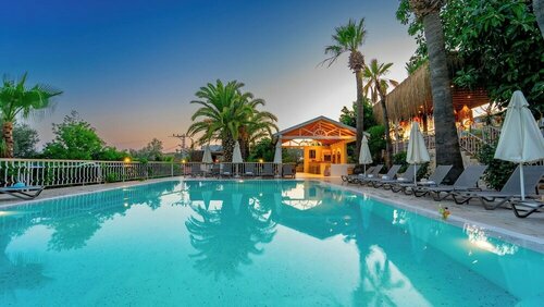 Гостиница Golden Lighthouse Hotel в Патаре
