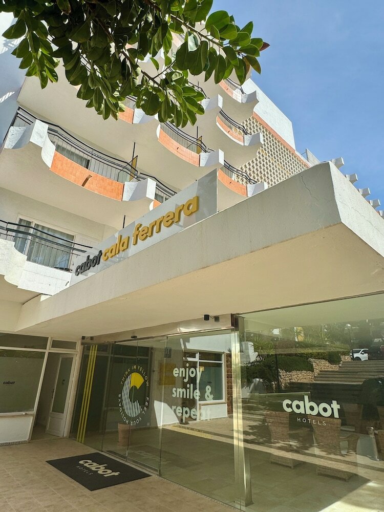 Фото Hotel Cabot Cala Ferrera