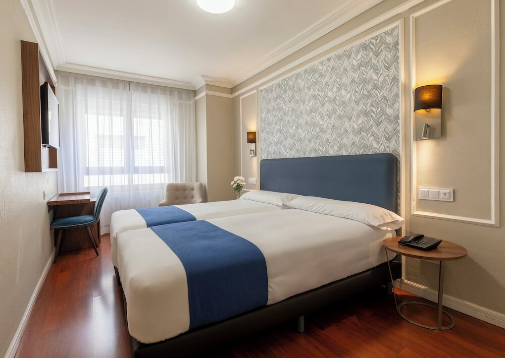Фото Hotel Corona De Castilla Burgos