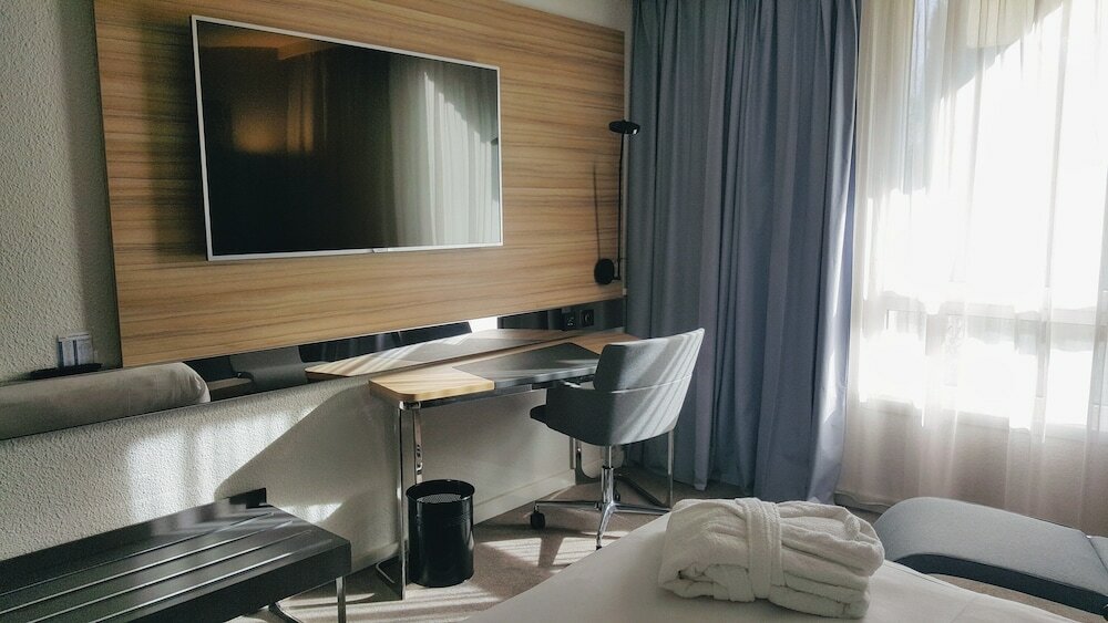 Фото Novotel Narbonne Sud