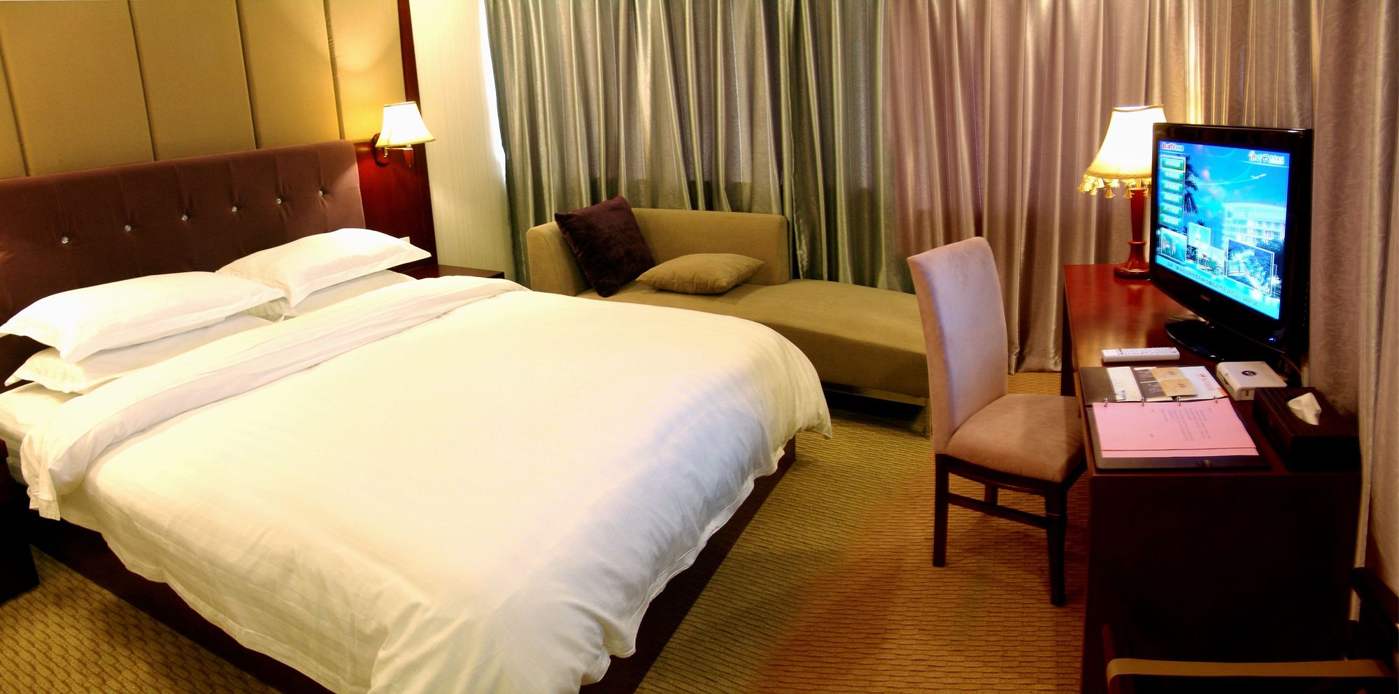 Фото Xiamen Hooray Hotel