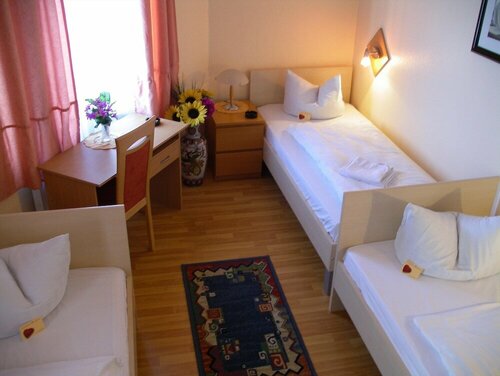 Гостиница Hotel garni Djaran в Оффенбахе