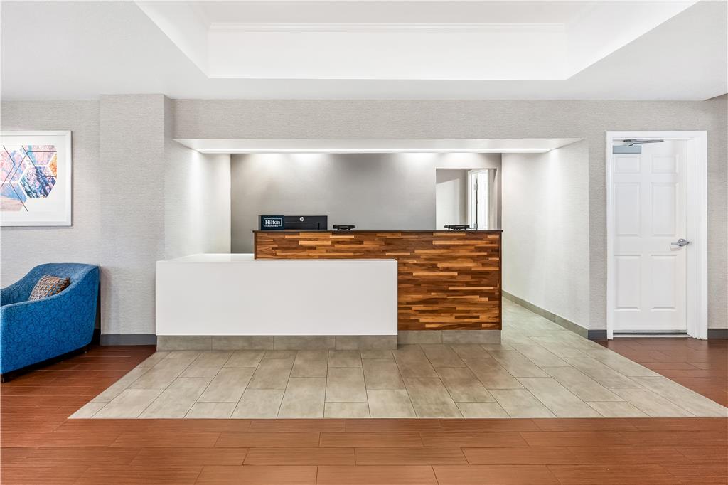 Фото Hampton Inn & Suites Lathrop