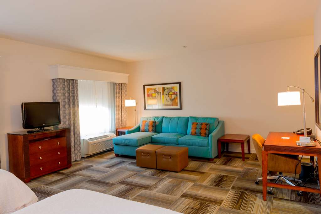 Фото Hampton Inn & Suites Riverside/Corona East