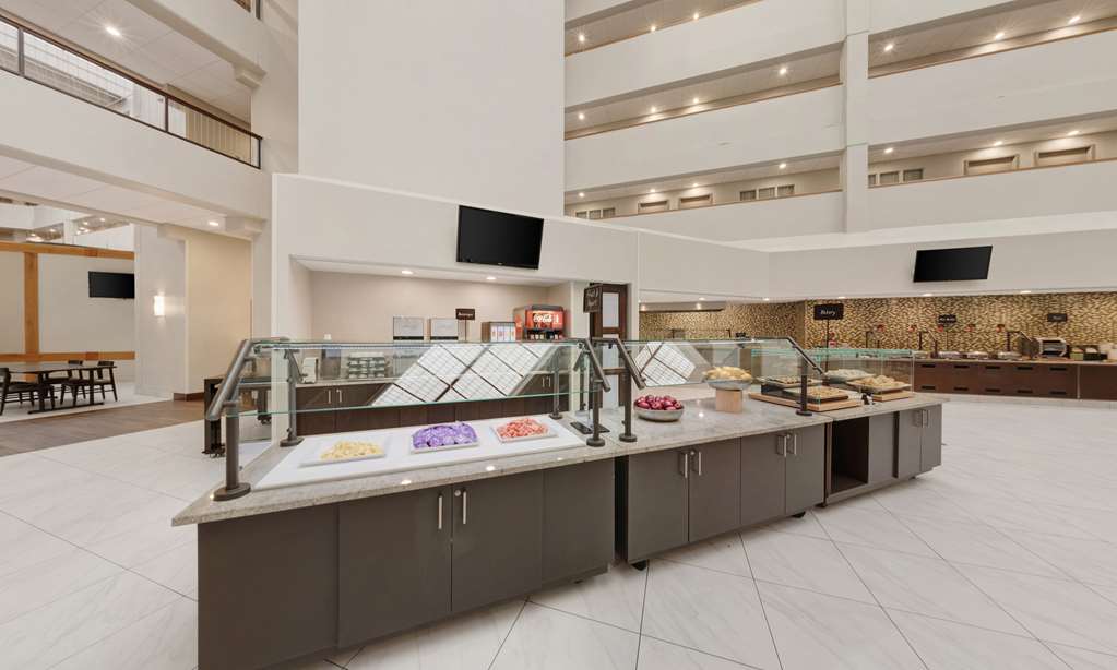 Фото Embassy Suites by Hilton Milwaukee Brookfield