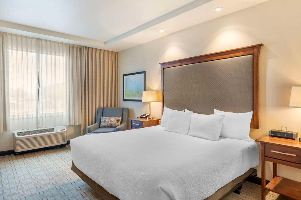 Фото Best Western Premier Boulder Falls Inn